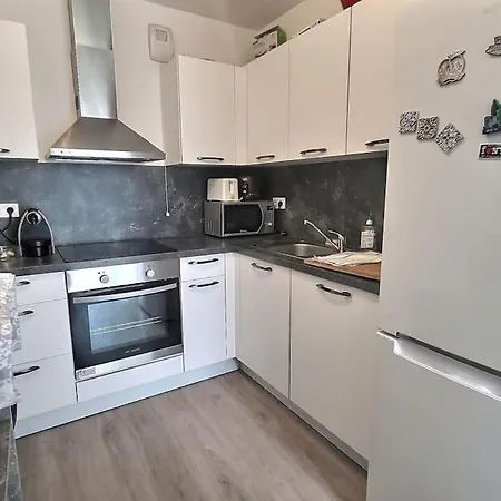 Superbe Avec 2 Balcons - Vue Sur La Cathedrale Environ 15 Min En Tram Apartamento